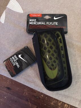 Nike Mercurial Flylite Shin Guards – Adult Small